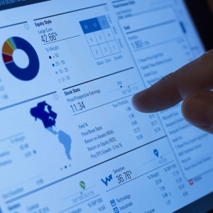 如何结合MACD指标判断外汇趋势？